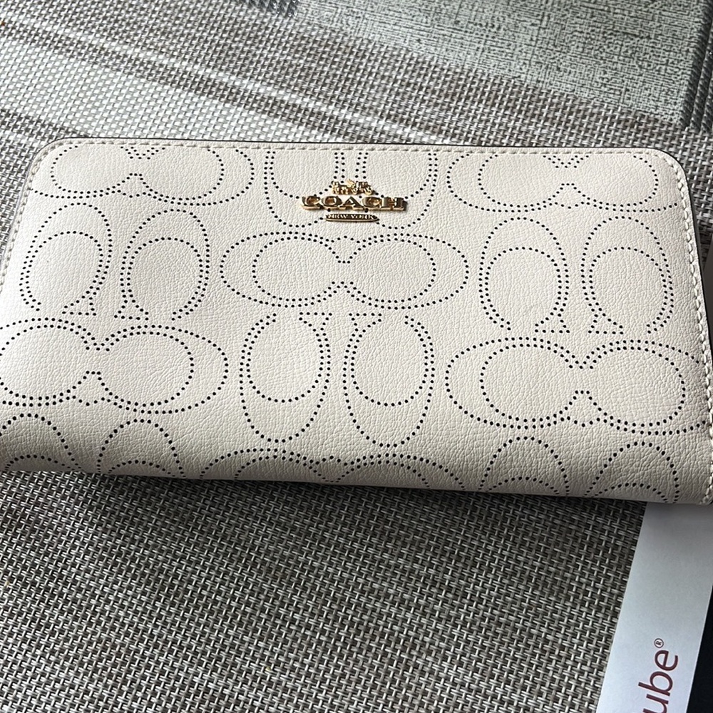 White coach wallet